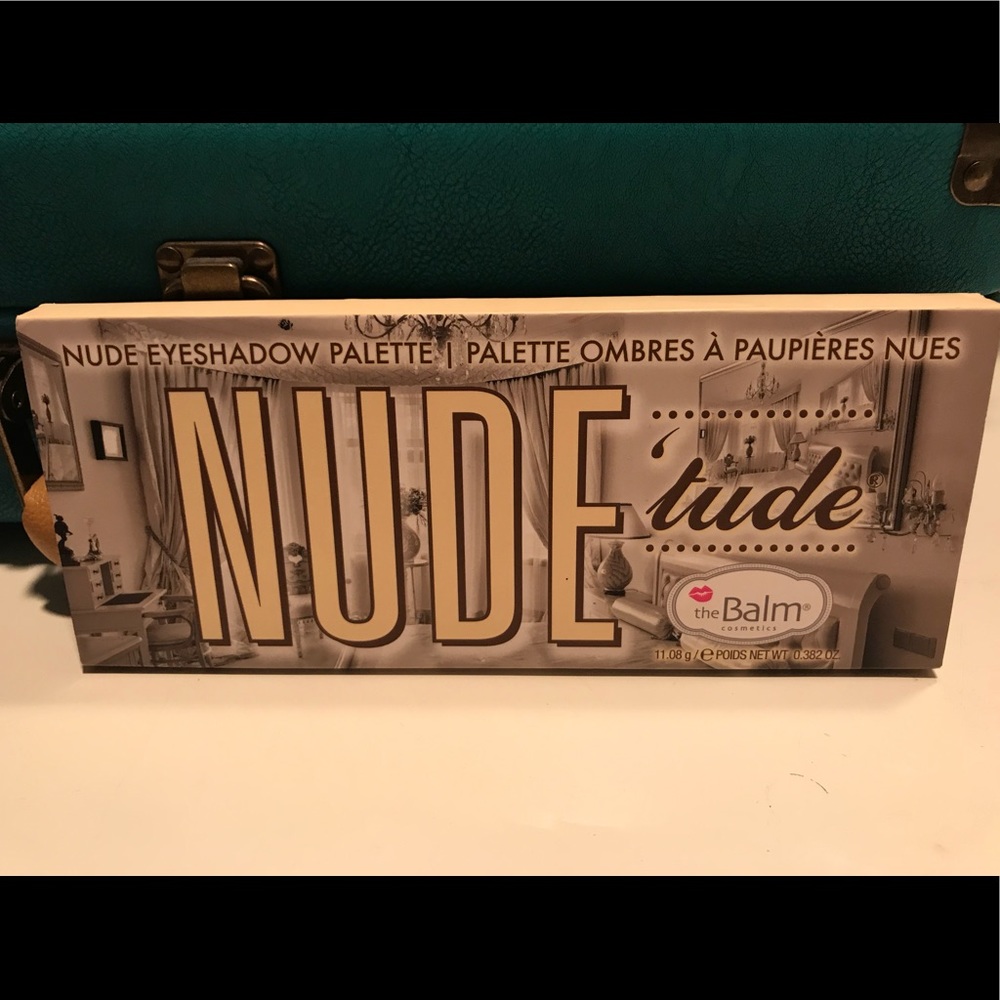 Used once. NUDE 'tude®
Nude Eyeshadow Palette.